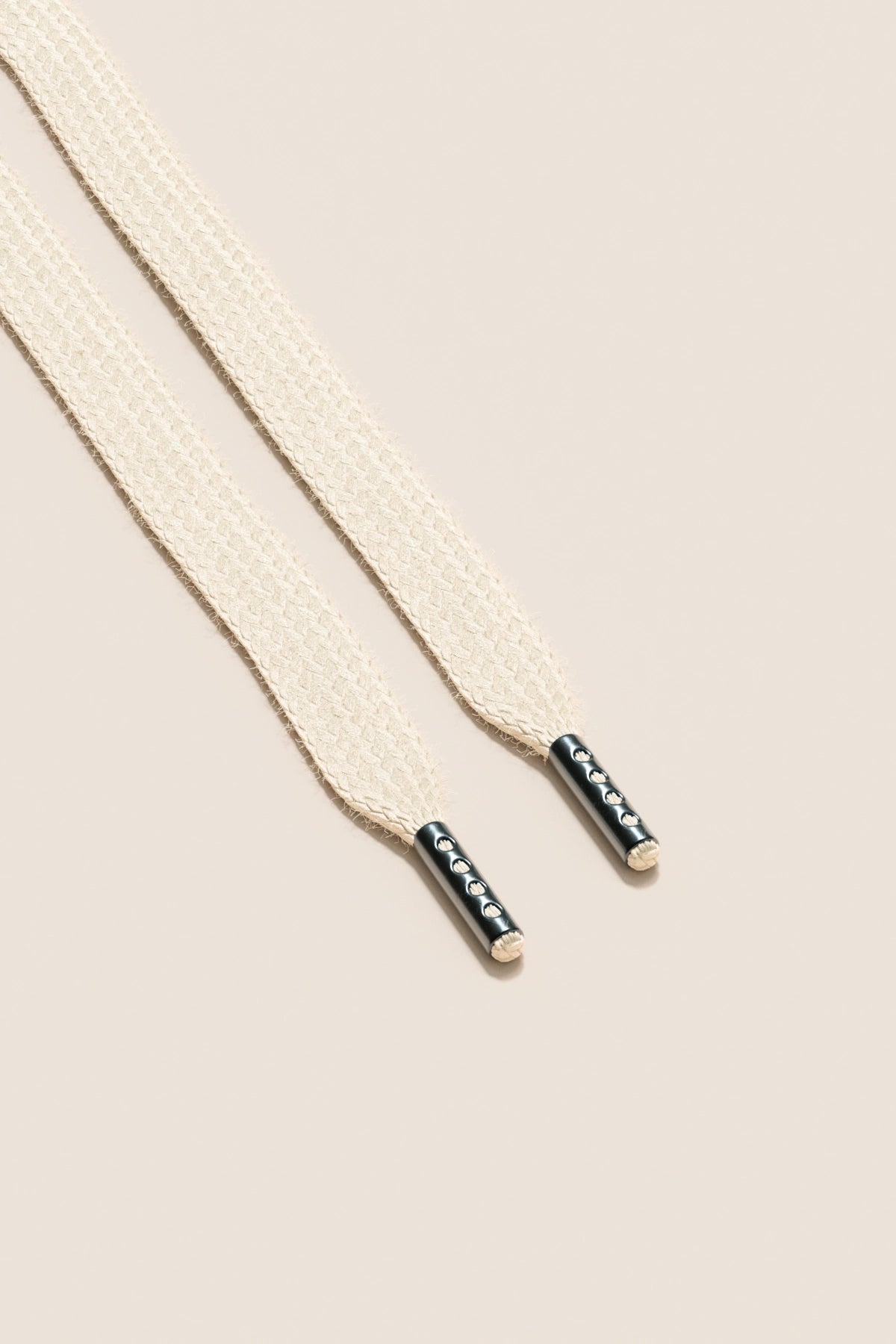 Senkels Cream Sneaker Shoelaces with Black Nickel Aglets